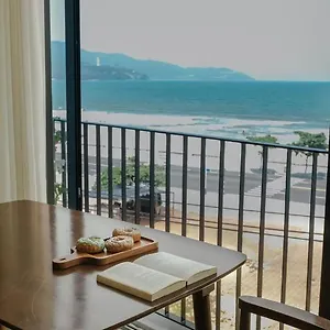 https://anstay-beach-da-nang.dananghotels.net